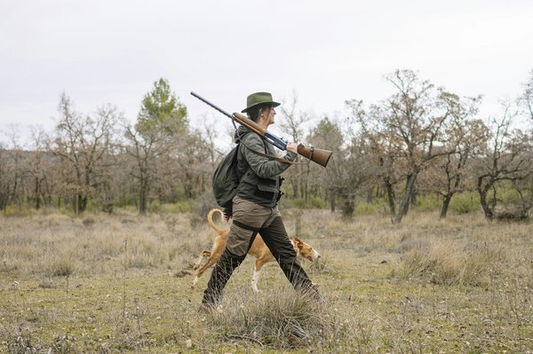 Quels sont les permis et licences nécessaires pour pratiquer la chasse dans différentes régions ?